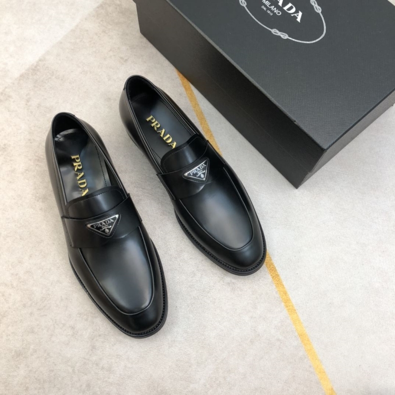 Pra*a leather shoes